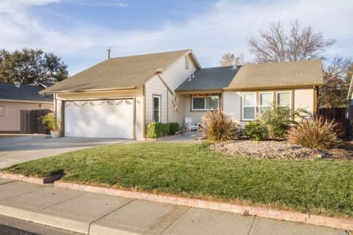 367 Temple Dr, Vacaville, CA 95687-5145