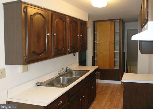 2146 Berryhill St, Harrisburg, PA 17104-2005