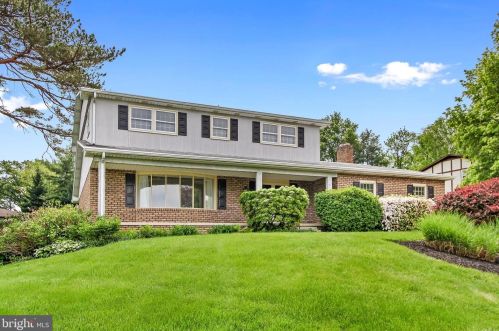 805 Woodbridge Rd, York, PA 17402-4151