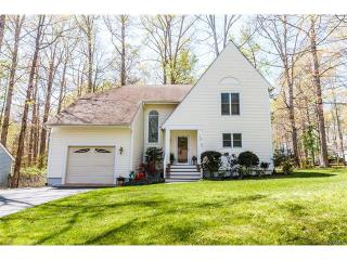 5612 Woods Walk Rd, Midlothian, VA 23112-2409