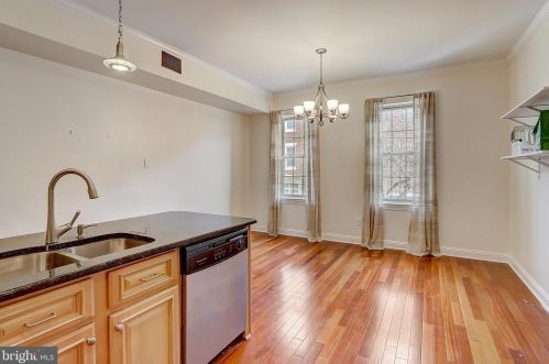 1034 4th St, Philadelphia PA  19147-4106 exterior