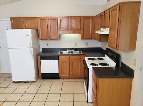 5930 Creekside Dr, Rex GA 30273-1166 exterior