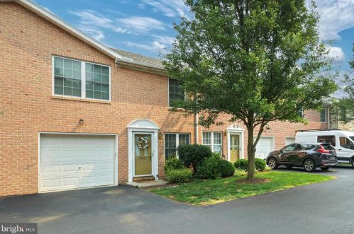3585 Mark Dr, York, PA 17402-3179
