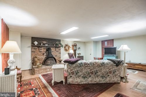 221 Elm Ave, Tavistock NJ 08033-2538 exterior