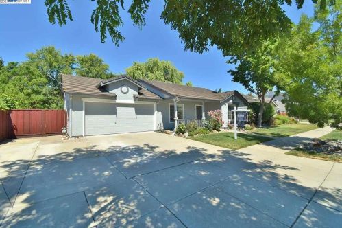 1202 Brookdale Ln, Livermore, CA 94551-8915