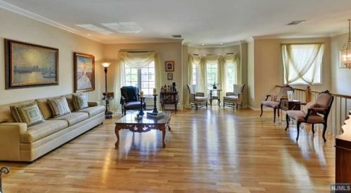 16 Sherbrooke Ct, Upper Saddle River, NJ 07458-2914