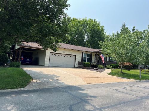 694 Cardinal Park Cir, Fenton, MO 63026-5520