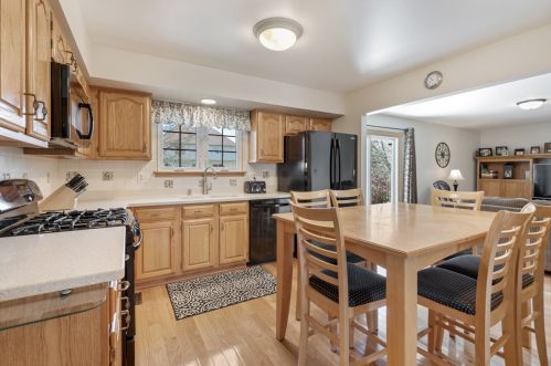 723 Warwick Dr, Carol Stream IL  60188-4332 exterior