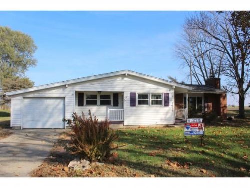5 Virginia Dr, Lovington, IL 61937-9704