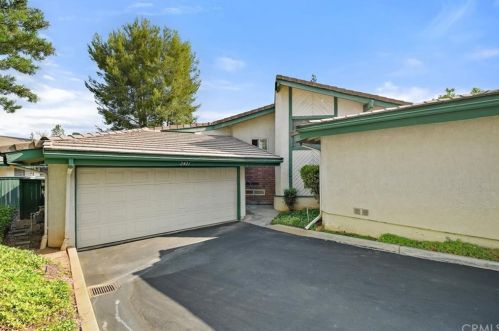 2421 Greenview Dr, Glendora, CA 91741-4032