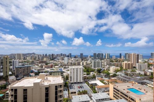 999 Wilder Ave, Honolulu HI  96822-2683 exterior