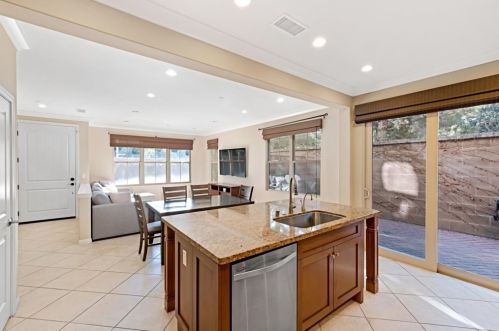 210 Kempton, Irvine CA  92620-2154 exterior