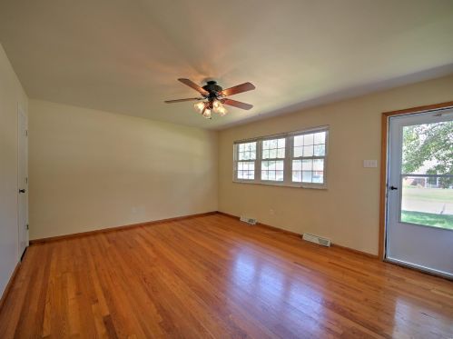 744 Mary Jo Ln, Hazelwood, MO 63042-1728