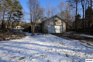 1464 Deer Meadows Rd, Pigeon Forge, TN 37862-9104
