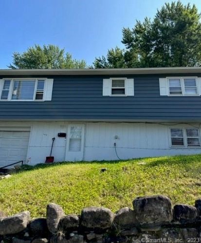 143 Colonial Ave, Waterbury, CT 06704-1309