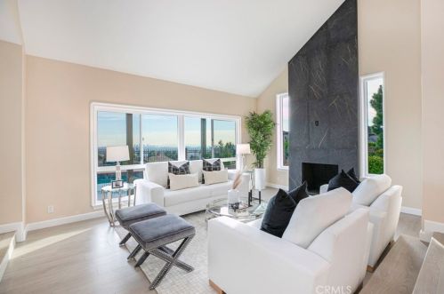 815 Moorside Dr, Glendale CA  91207-1135 exterior