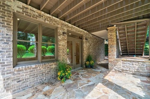 2459 Ellijay Dr, Atlanta GA  30319-3439 exterior