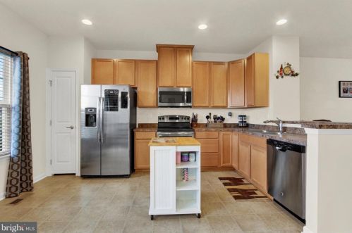 34 Ctr St, Hanover PA 17331-2828 exterior