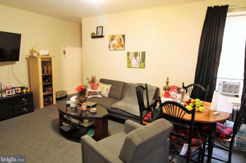 704 Chelten Ave, Philadelphia PA  19126-3712 exterior