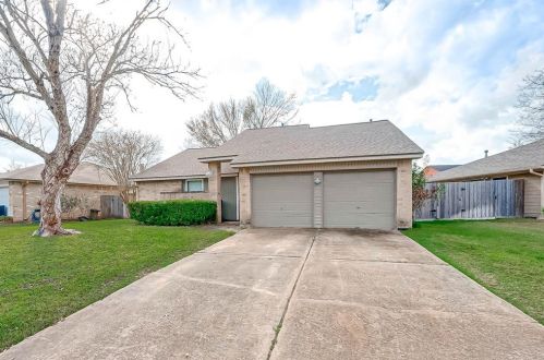 1003 Holly Hall Dr, Richmond TX  77406-2340 exterior