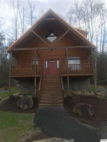 210 Forest Hills Dr, Pigeon Forge, TN 37876-2122