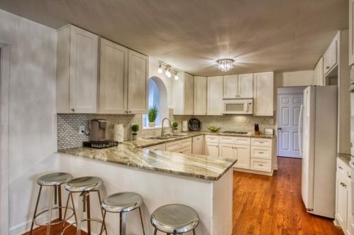 1037 Burton Dr, Atlanta GA  30329-4011 exterior