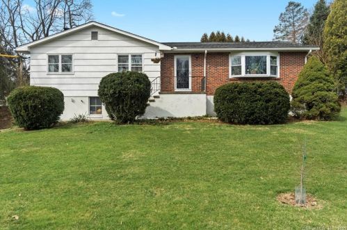 25 Pine St, Derby, CT 06418-2332