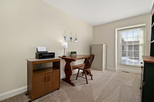 689 Sand Crk Dr, Carol Stream IL  60188-9135 exterior