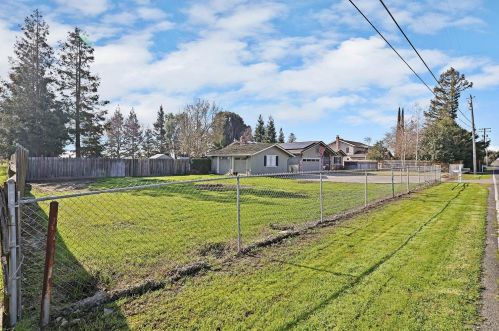 4090 Morse Rd, Lodi, CA 95240-9404