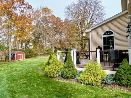 276 Soundview Ave, Huntington CT  06484-2137 exterior