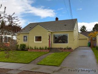 3158 Halleck St, Portland OR  97217-6322 exterior
