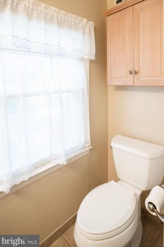 8408 Chippewa Rd, Philadelphia PA 19128-1206 exterior