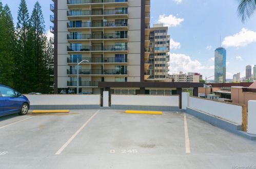 1560 Kanunu St, Honolulu HI  96814-3244 exterior