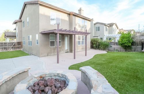 1728 Picket Fence Dr, Chula Vista CA  91915-1858 exterior