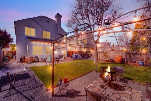 831 Chateau Cir, Vacaville CA  95687-7432 exterior