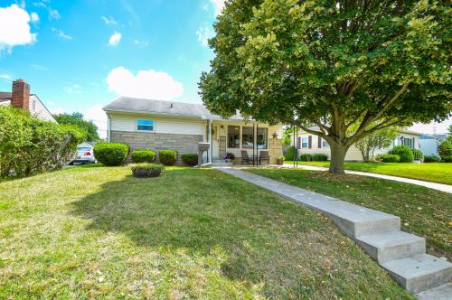 826 Allen Dr, Springfield, OH 45505-2704