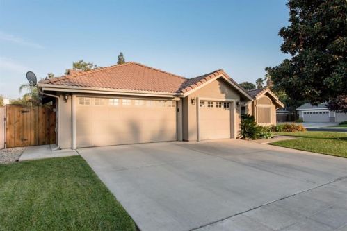 1677 Mckelvy Ave, Clovis, CA 93611-5969