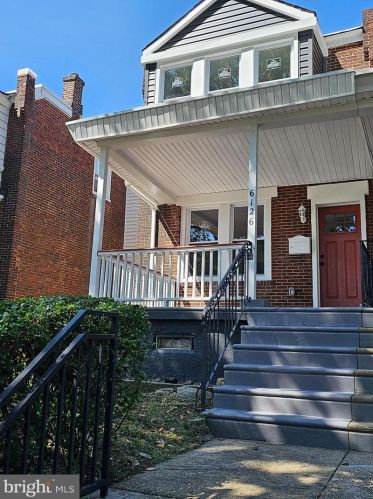 6126 Glenloch St, Philadelphia, PA 19135-3613