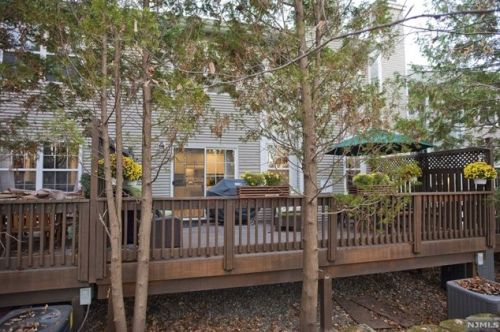 565 Adirondack Ct, Mahwah, NJ 07430-2741