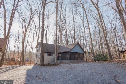 49 Pileated Woodpecker Ln, Hedgesville WV  25427-5384 exterior