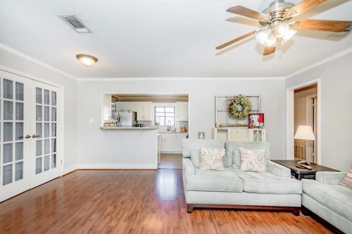 1105 Nottingham Dr, Angleton TX 77515-3518 exterior