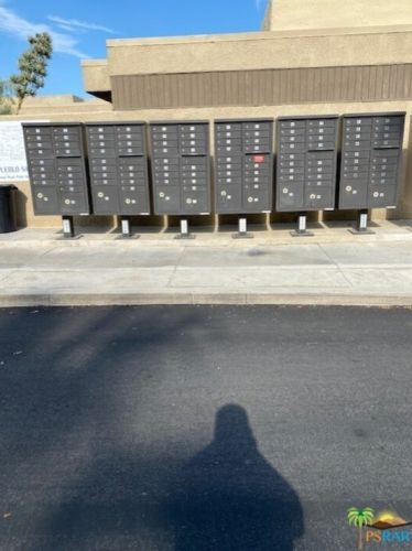 406 Bradshaw Ln, Palm Springs, CA 92262-7950