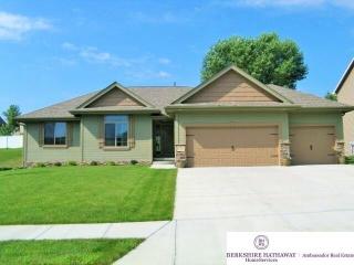 17213 Emiline St, Omaha, NE 68136-1586