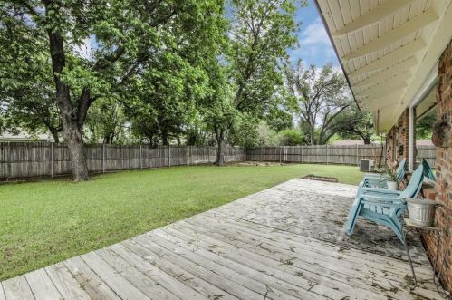 5221 Wosley Dr, Fort Worth TX  76133-2217 exterior