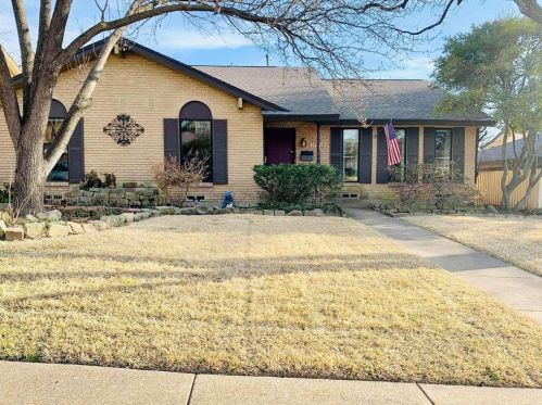 10212 Chesterton Dr, Dallas TX  75238-2248 exterior