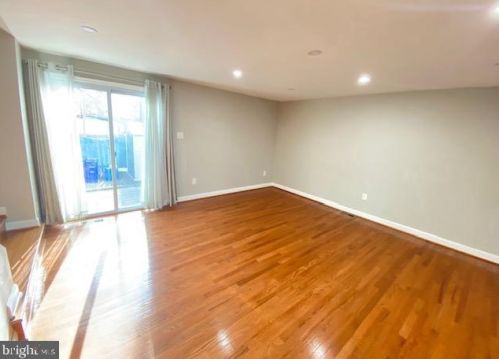 34 Seek Ct, Silver Spring MD  20912-7234 exterior