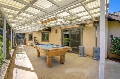 616 Estrelita Dr, Vista CA  92084-7926 exterior