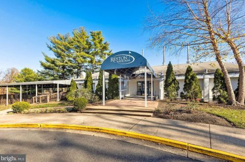2139 Colts Neck Ct, Herndon VA  20191-1841 exterior