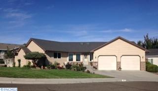 305 Canyon Lakes Dr, Kennewick, WA 99337-2569