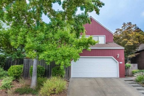1324 Woodside Ct, Healdsburg, CA 95448-3358